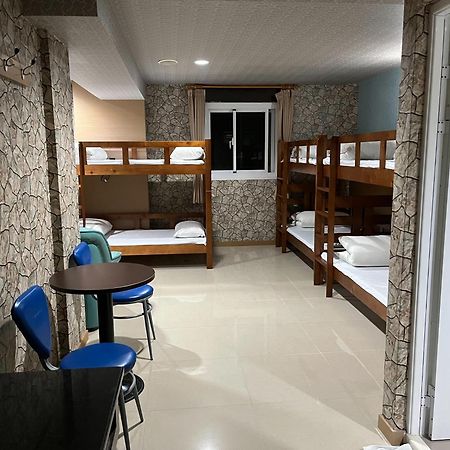 Hua Xiang Motel - Arena Каосюн Екстериор снимка