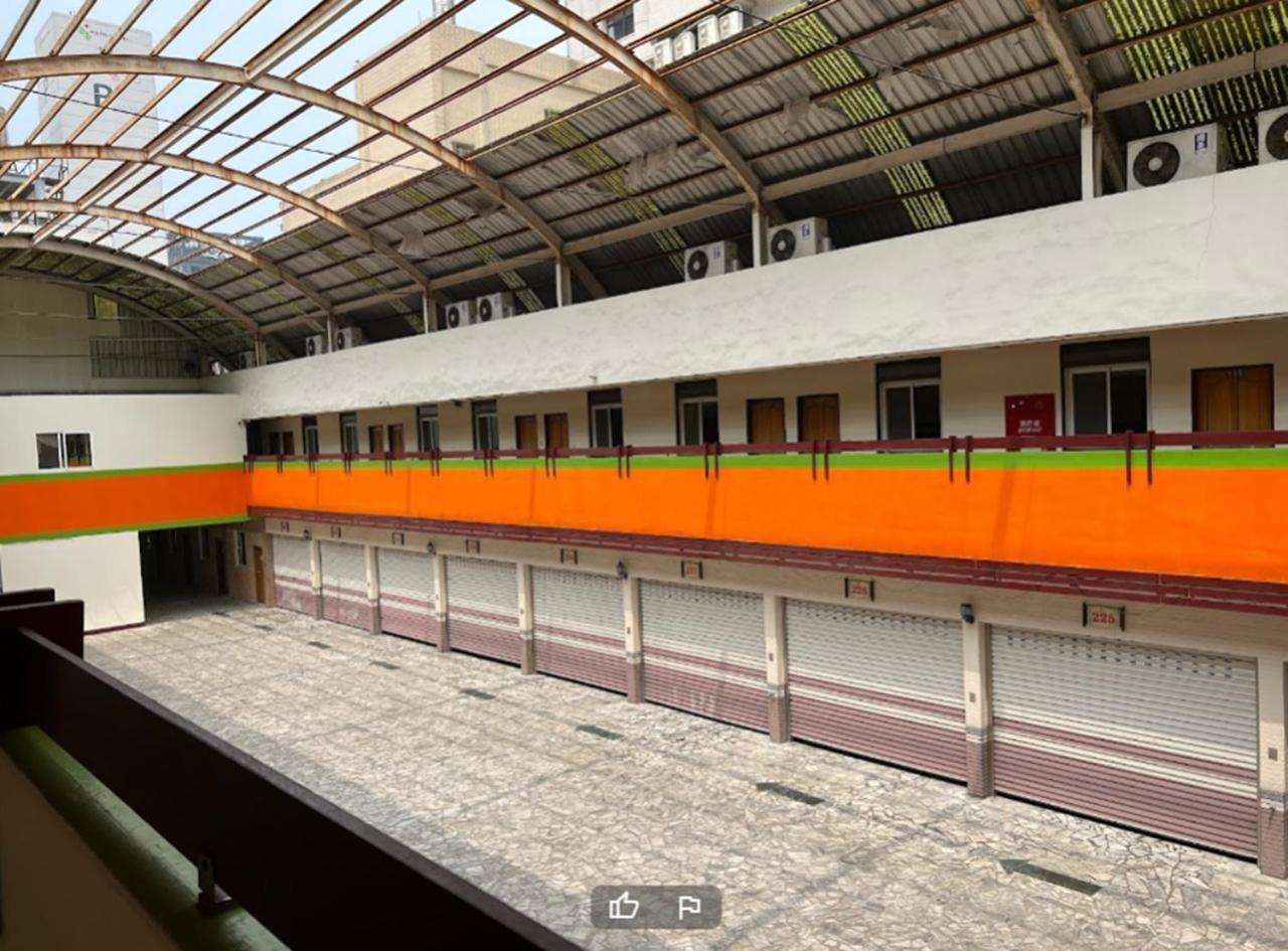 Hua Xiang Motel - Arena Каосюн Екстериор снимка