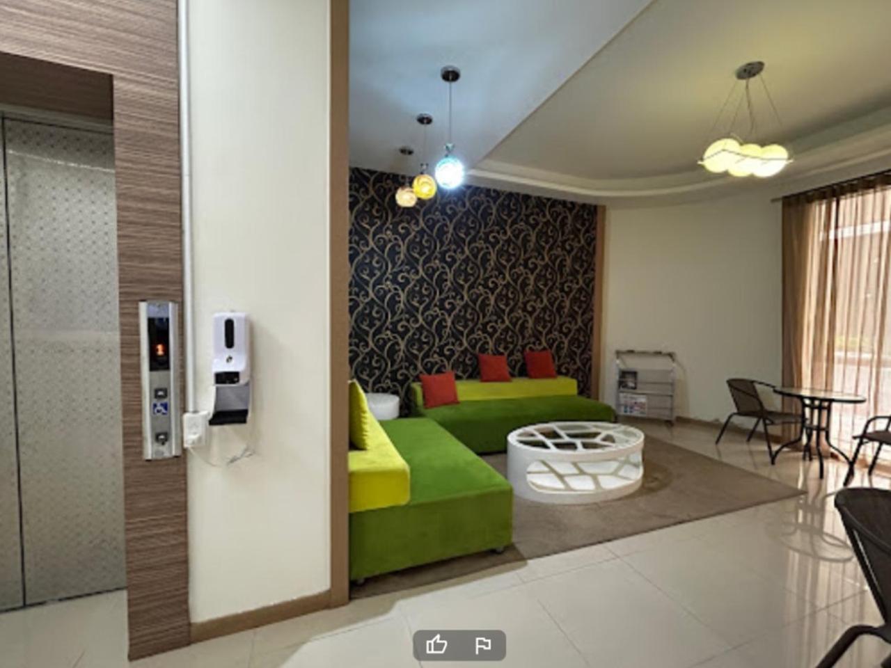 Hua Xiang Motel - Arena Каосюн Екстериор снимка